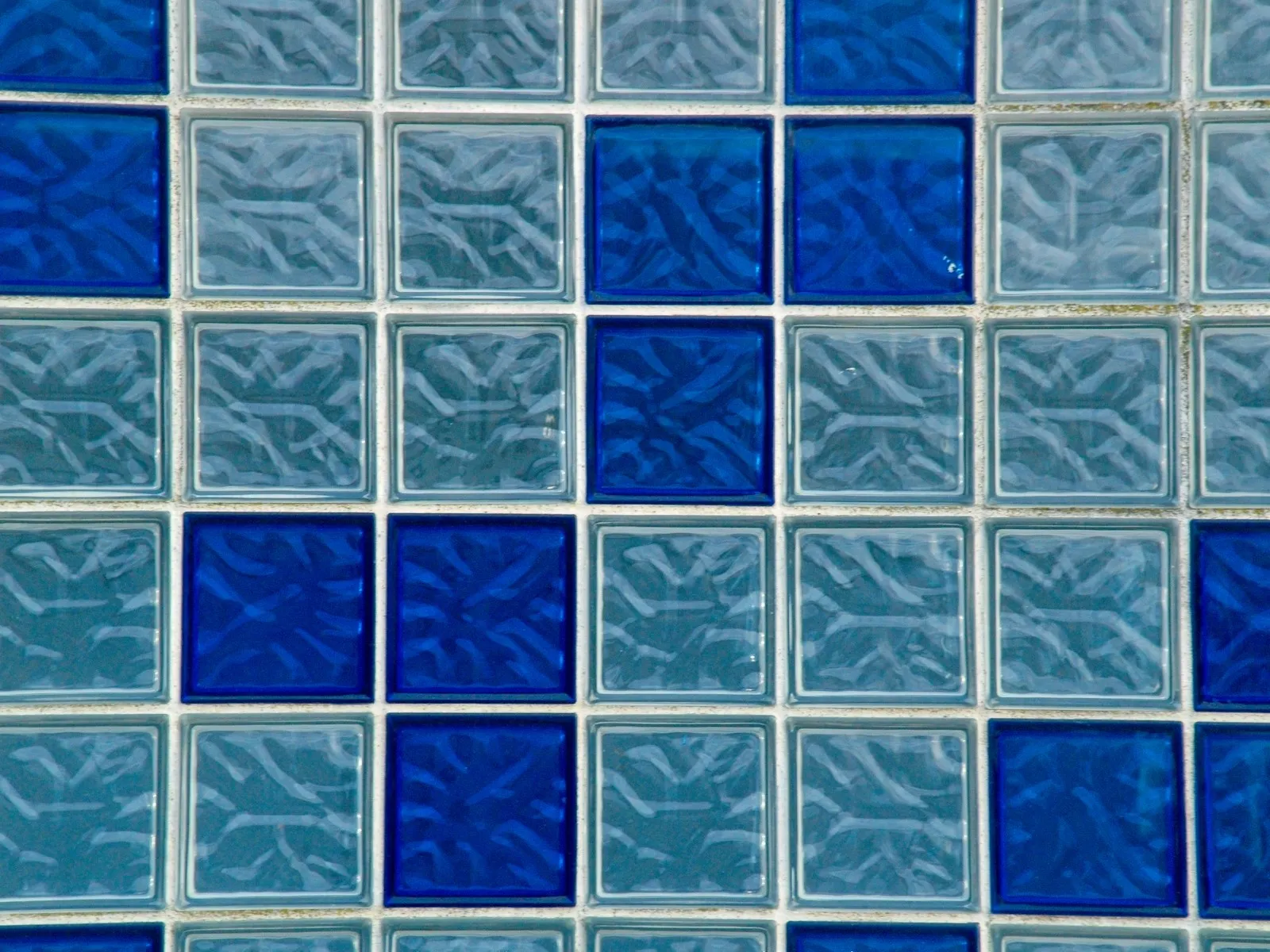 Piscine Diffazur béton armé revêtement carrelage à Bordeaux, contexte d'intervention diagnostic fuite