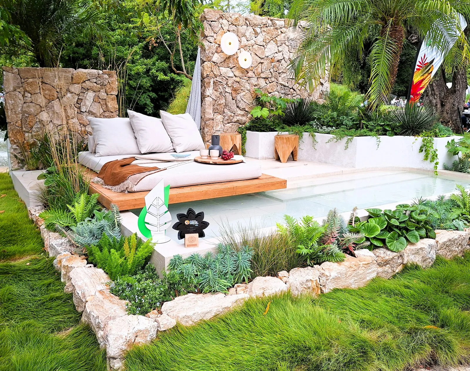 Piscine Waterair en kit dans jardin résidentiel, contexte d'intervention diagnostic fuite